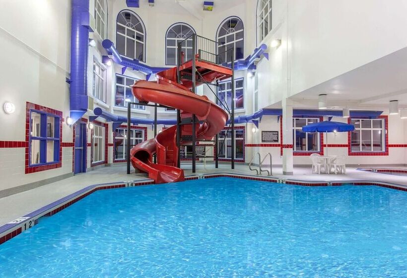 فندق Ramada By Wyndham Brooks