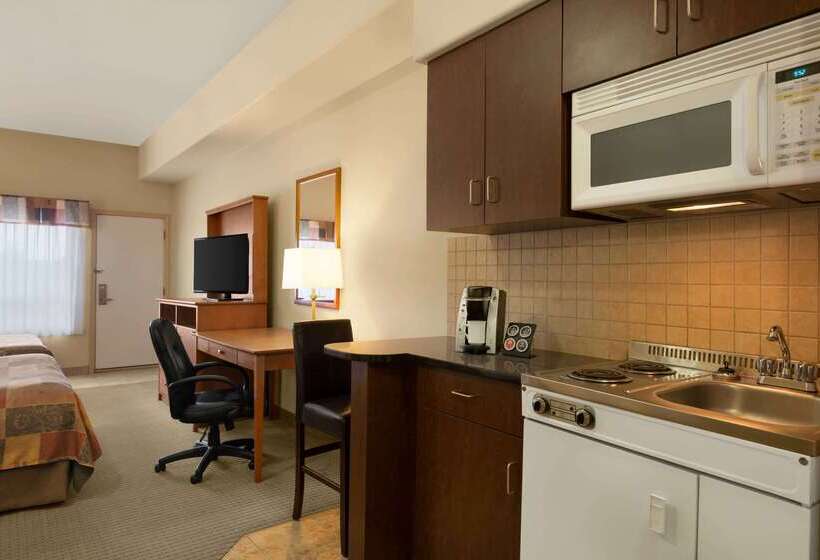 فندق Ramada By Wyndham Drayton Valley