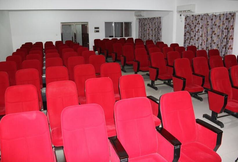 هتل Ritz Waku Kungo