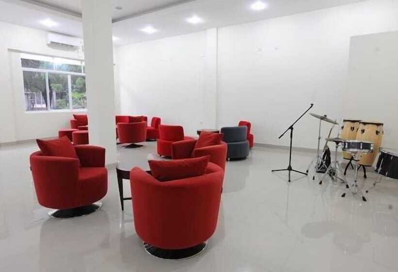 هتل Ritz Waku Kungo