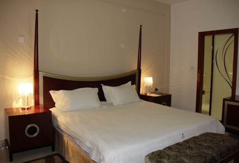 هتل Ritz Waku Kungo