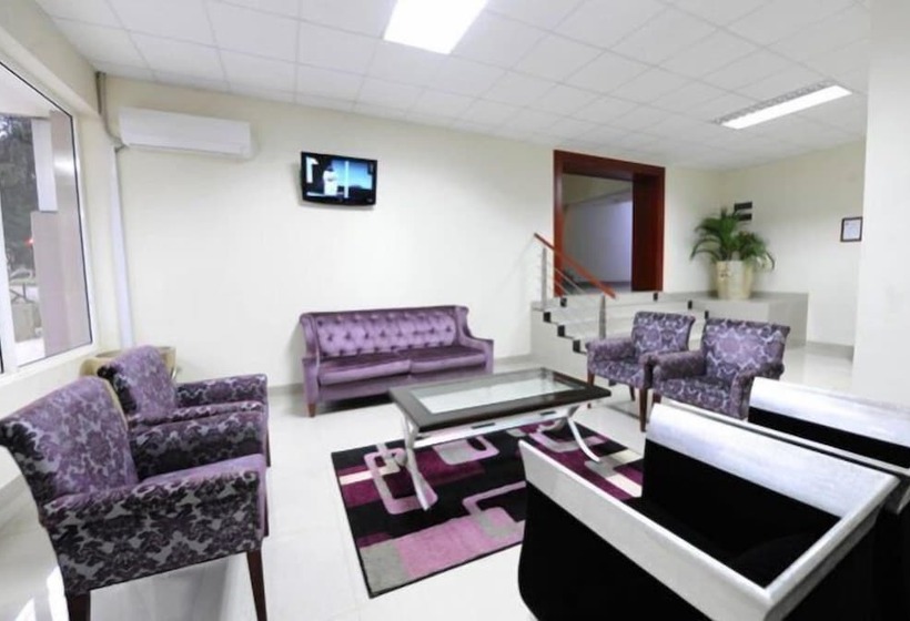 هتل Ritz Waku Kungo