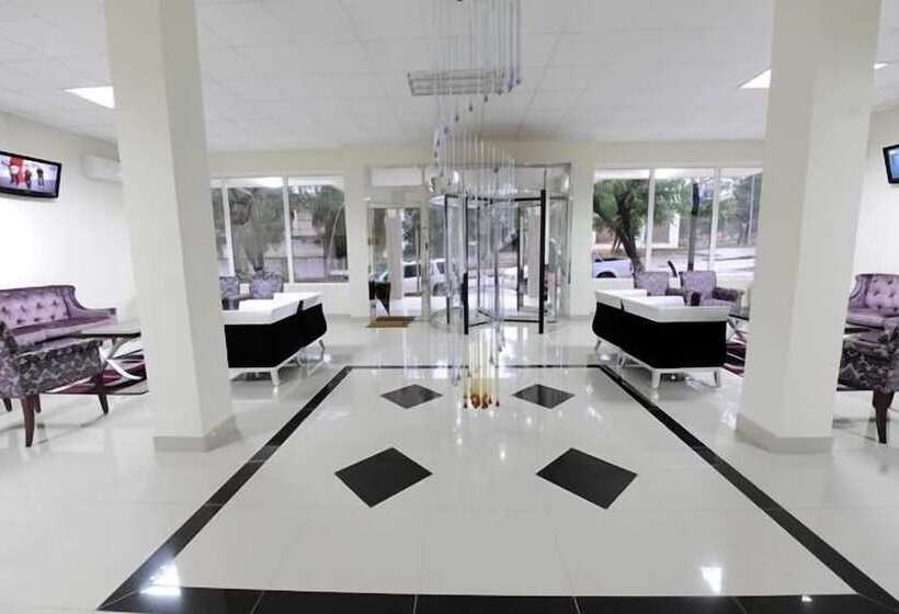 هتل Ritz Waku Kungo