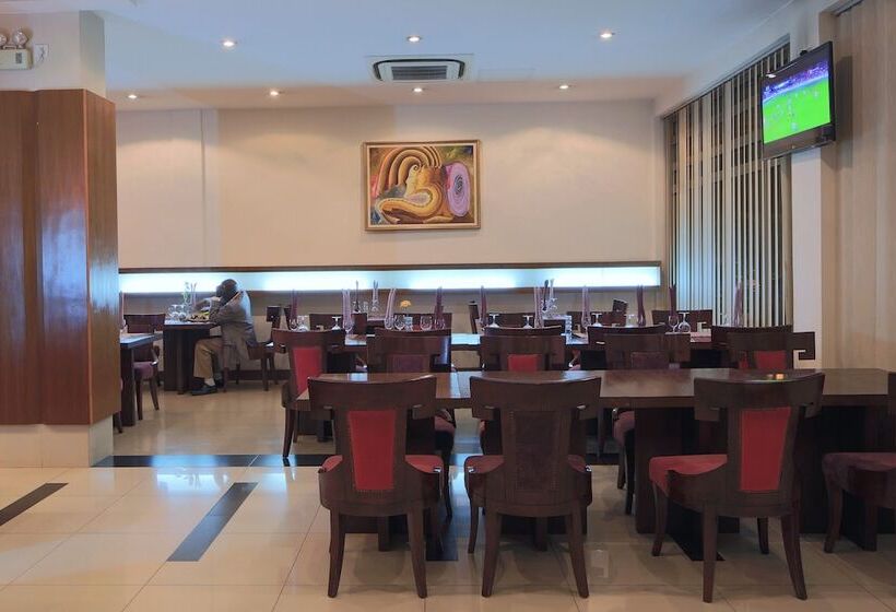 هتل Roma Ritz Huambo