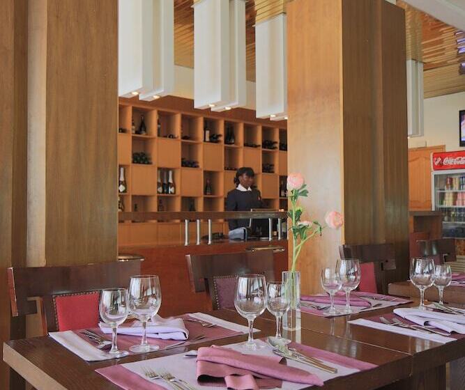 هتل Roma Ritz Huambo