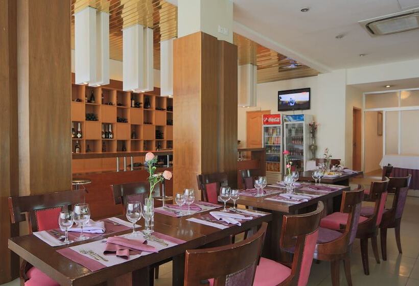 هتل Roma Ritz Huambo