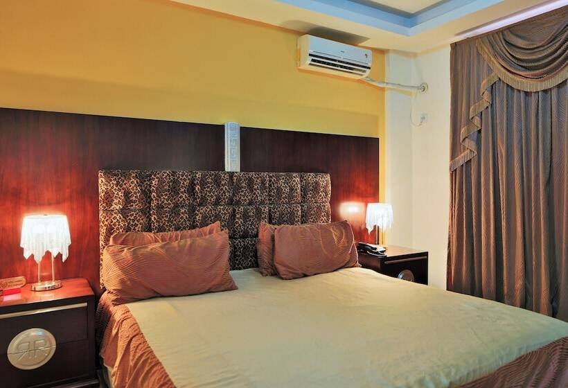هتل Roma Ritz Huambo