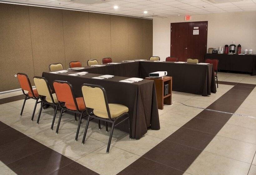 Отель Staybridge Suites Queretaro, An Ihg