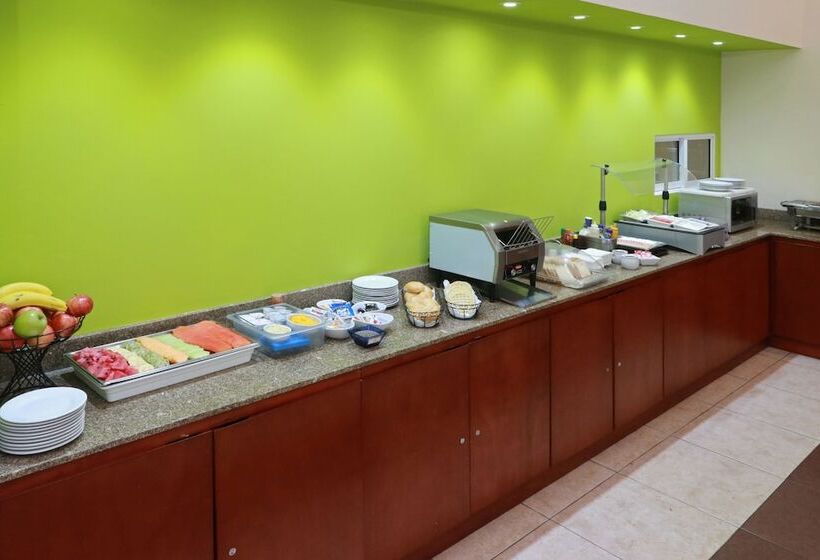 Отель Staybridge Suites Queretaro, An Ihg