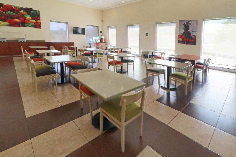 Отель Staybridge Suites Queretaro, An Ihg