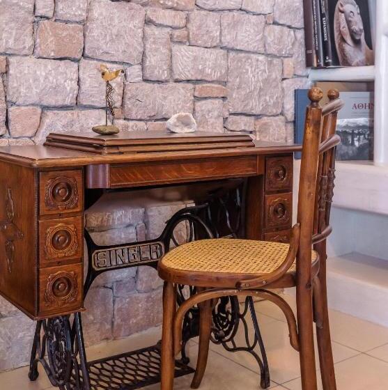 Отель Tania Milos