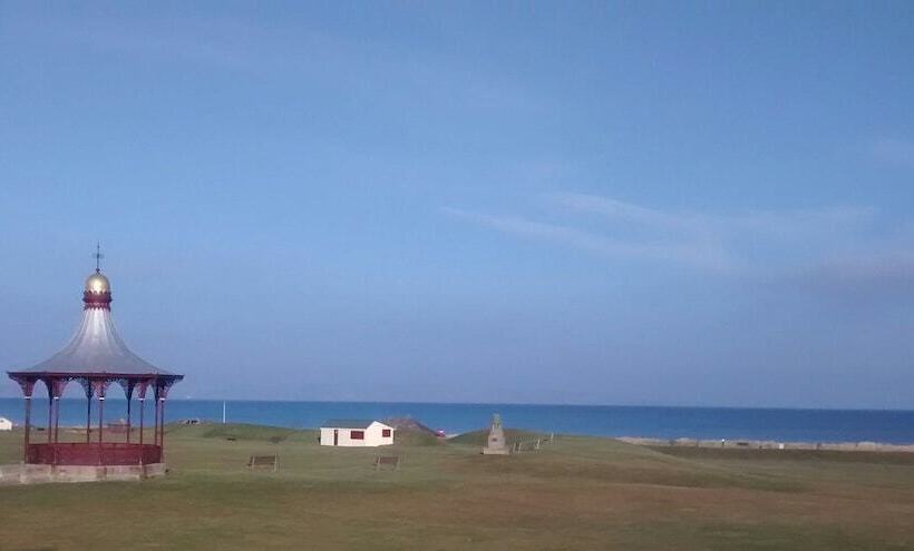 Отель The Bandstand