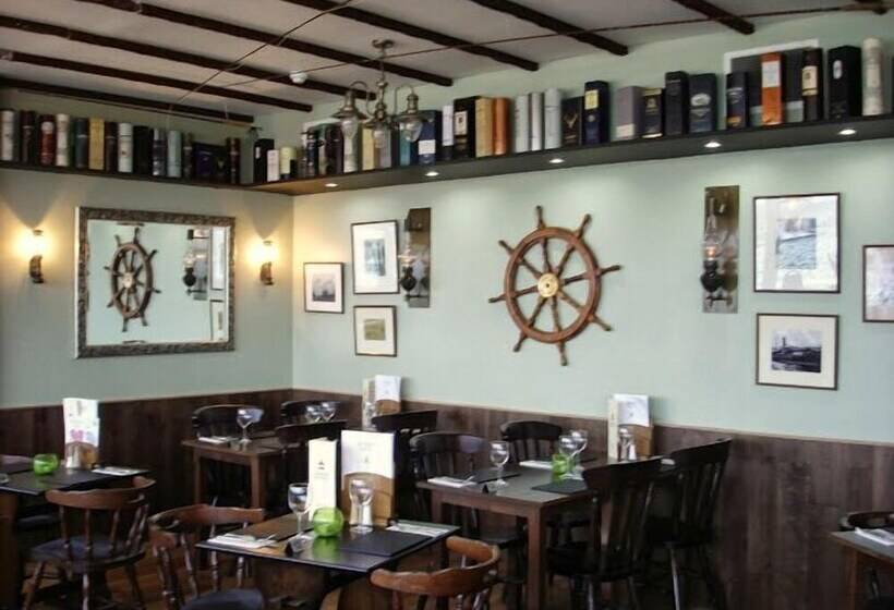 Отель The Bandstand