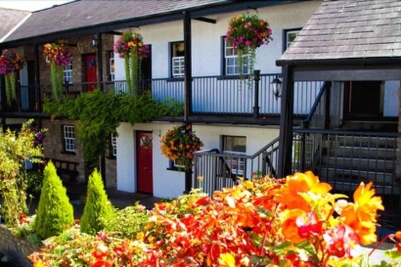 בית מלון כפרי Bear Crickhowell