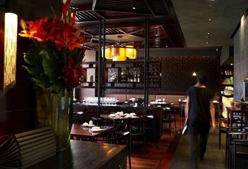 Отель The Cullen Melbourne   Art Series