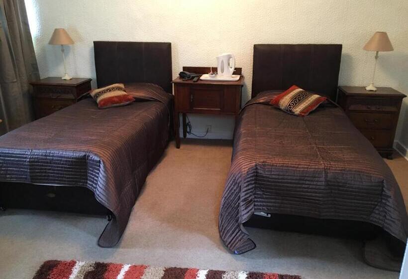 Отель The Old Well Inn