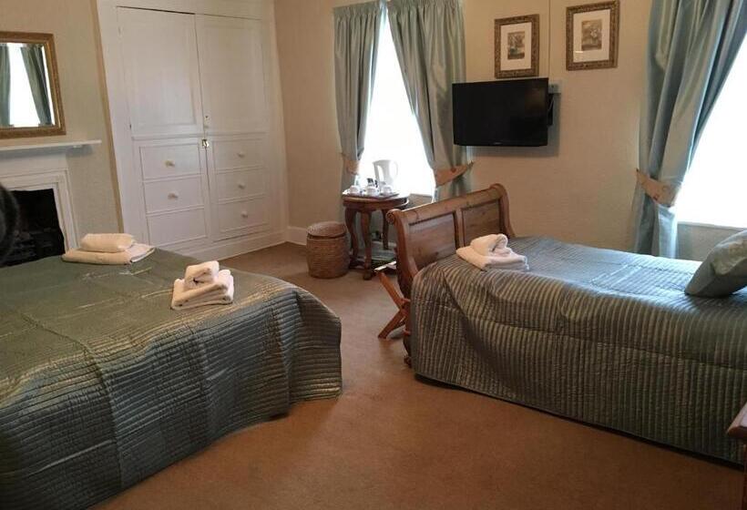 Отель The Old Well Inn