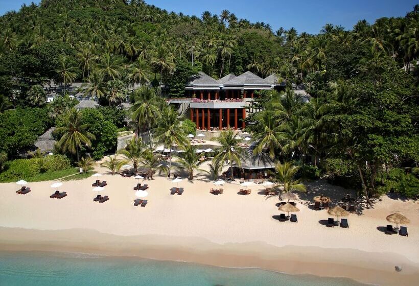 בית מלון כפרי The Surin Phuket