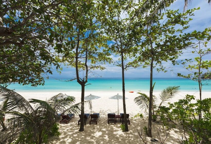 בית מלון כפרי The Surin Phuket