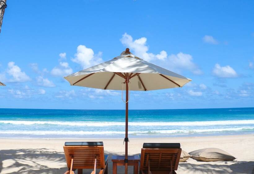 בית מלון כפרי The Surin Phuket