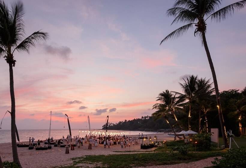 בית מלון כפרי The Surin Phuket