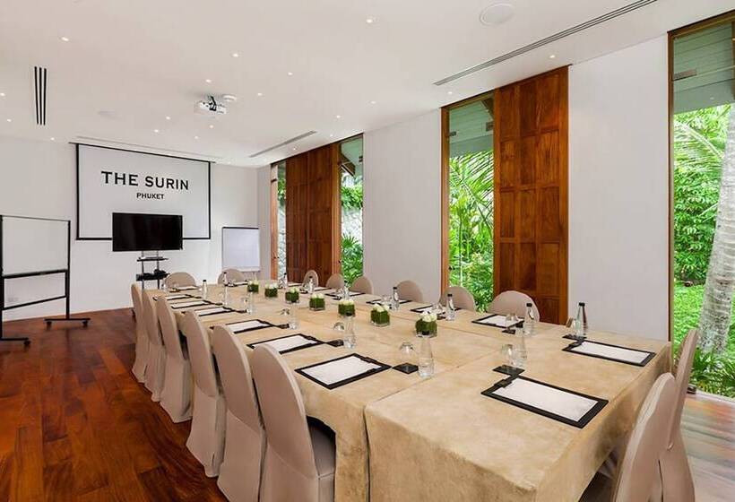 בית מלון כפרי The Surin Phuket