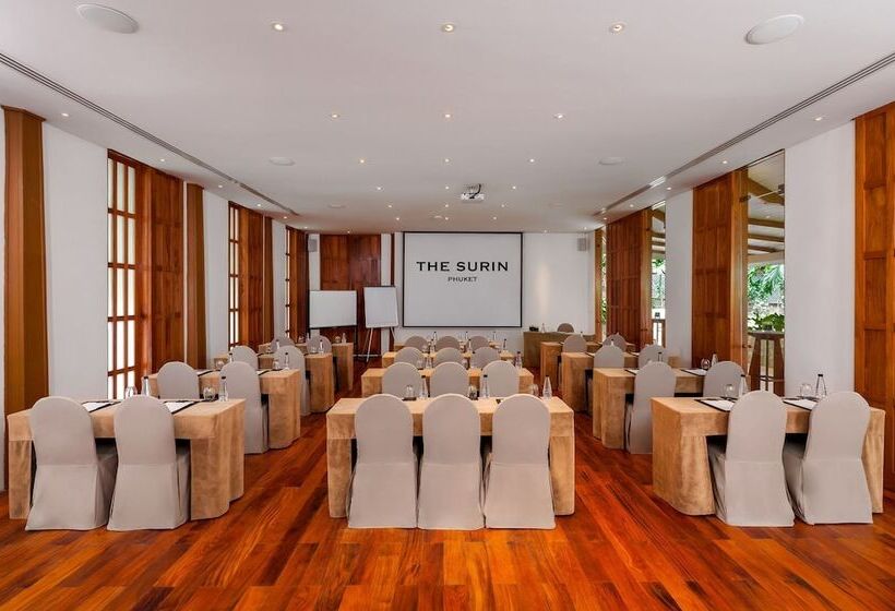 בית מלון כפרי The Surin Phuket