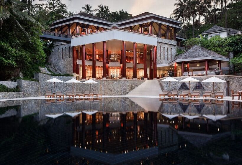 בית מלון כפרי The Surin Phuket