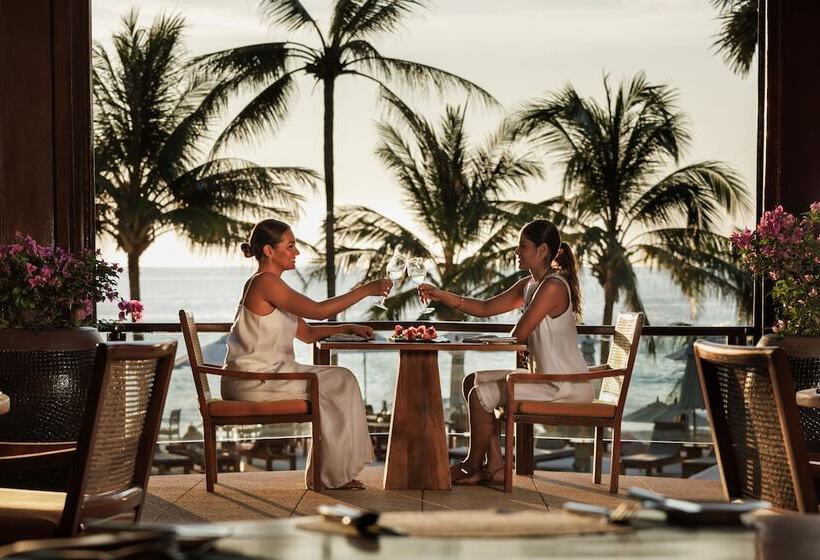 בית מלון כפרי The Surin Phuket