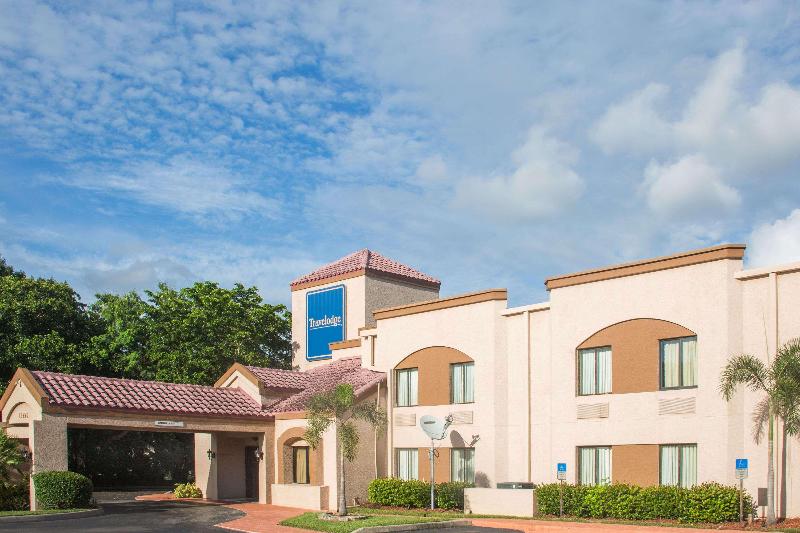 فندق Travelodge By Wyndham Fort Myers Airport