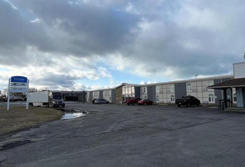 ホテル Travelodge By Wyndham Sarnia