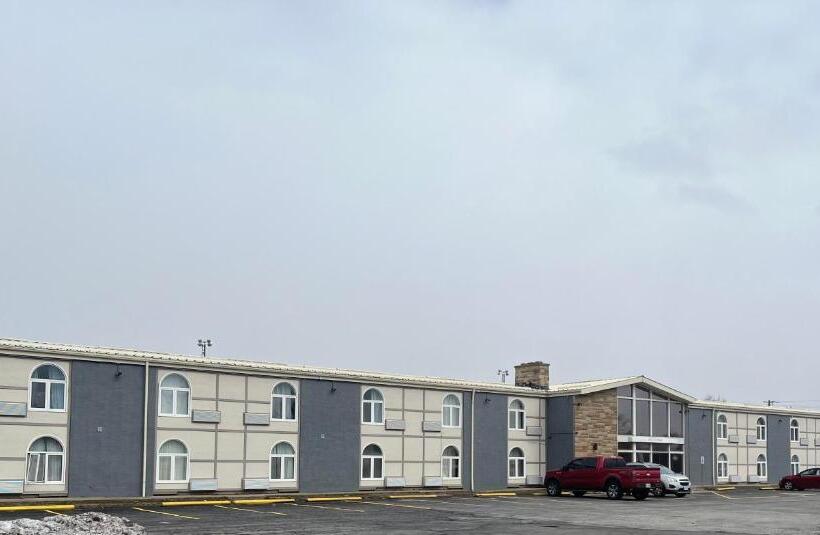 ホテル Travelodge By Wyndham Sarnia