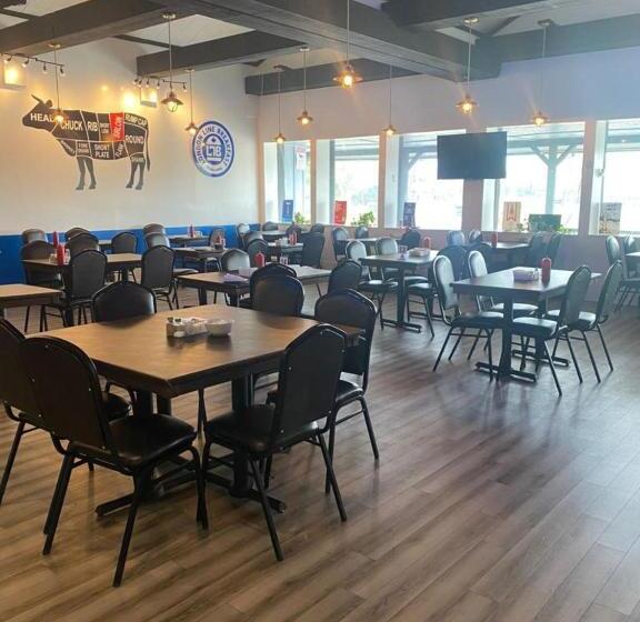 ホテル Travelodge By Wyndham Sarnia