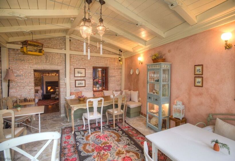 Primoula Country Hotel & Spa