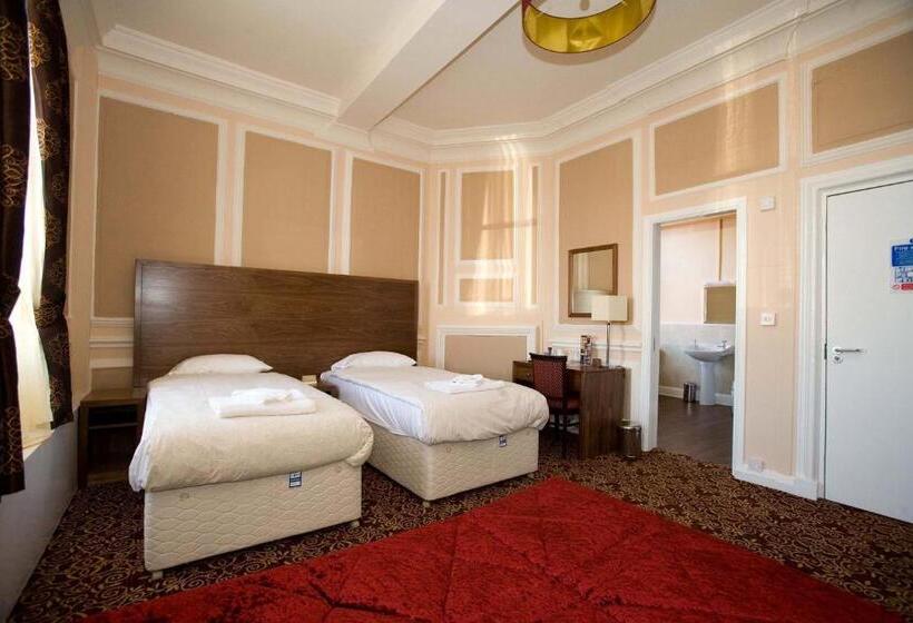 The Three Tuns Hotel Wetherspoon