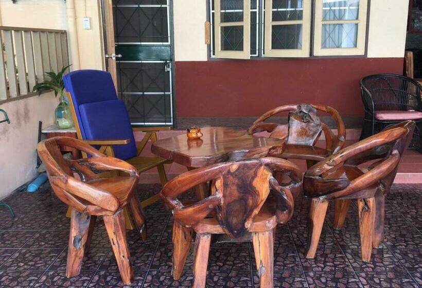 펜션 Anchana House