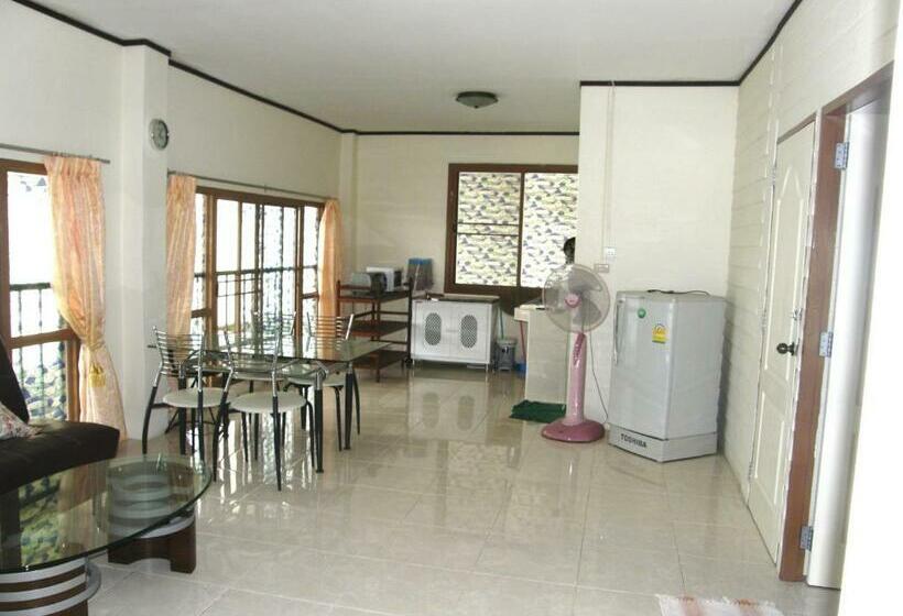 펜션 Anchana House