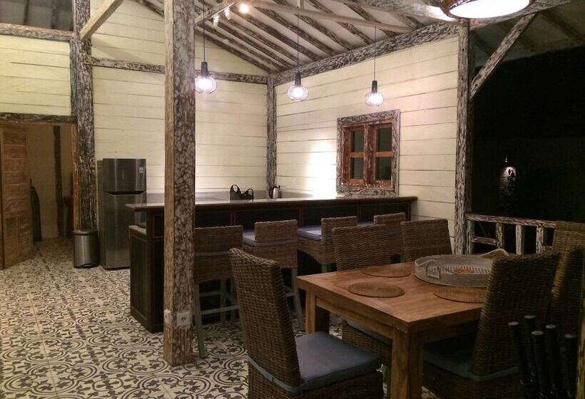 호텔 Scallywags Smugglers