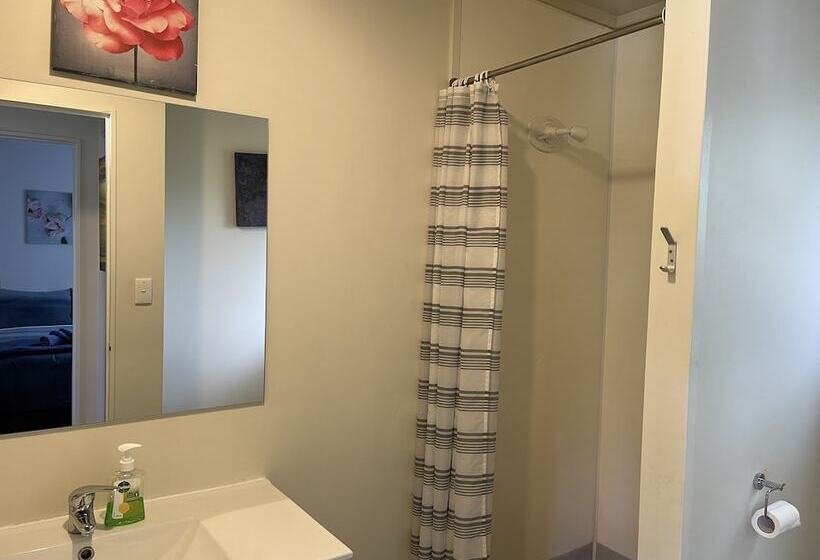 פנסיון Summer Inn Motel