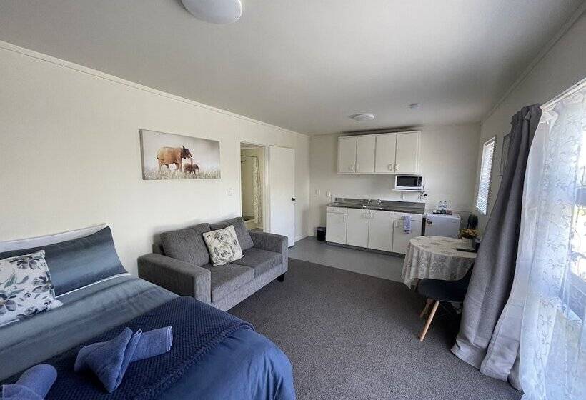 פנסיון Summer Inn Motel