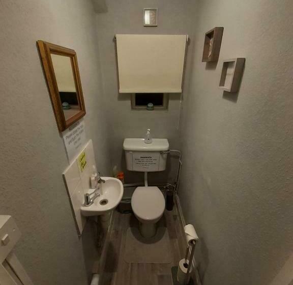 צימר Caversham Lodge