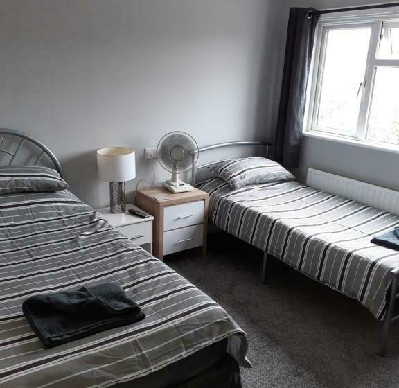 צימר Caversham Lodge