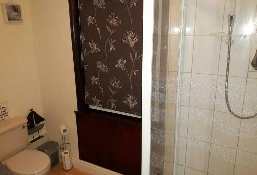 צימר Caversham Lodge