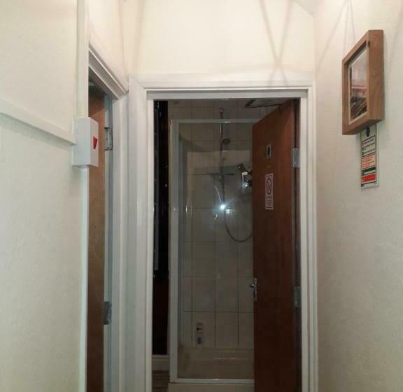 צימר Caversham Lodge