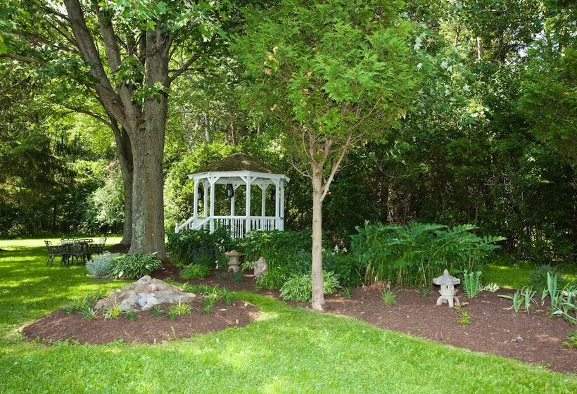 فندق صغير Whispering Winds Motel