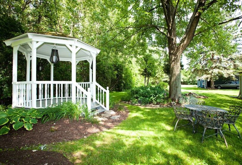 فندق صغير Whispering Winds Motel