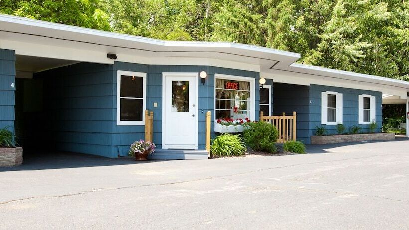 فندق صغير Whispering Winds Motel