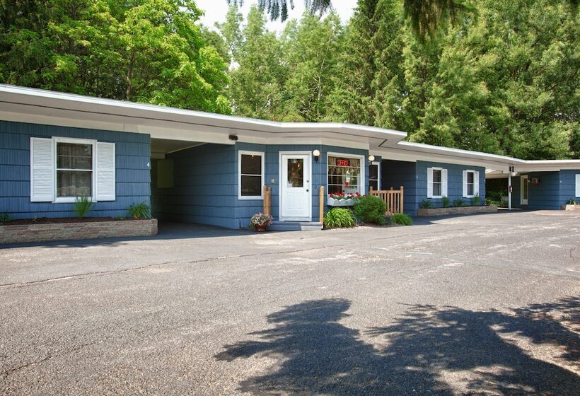 فندق صغير Whispering Winds Motel