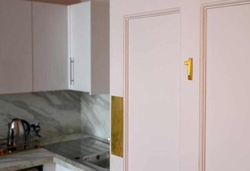 مبيت وإفطار Queen Charlotte Guesthouse