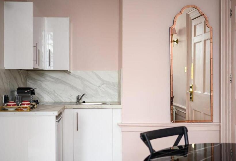 مبيت وإفطار Queen Charlotte Guesthouse